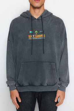 TRENDYOL MAN Antrasit %100 Pamuk Oversize/Genis Kesim Eskitme/Soluk Efektli Oyun Bask?l?Sweatshirt TMNAW24SW00140 - Trendyolmilla фото 4