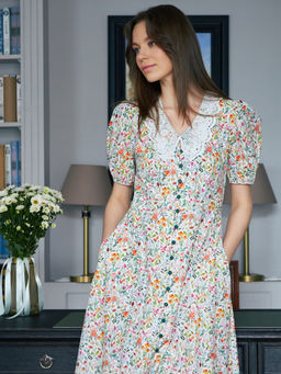 Платьеиз хлопка с кружевным воротником OD-948-1 желтые цветы на белом