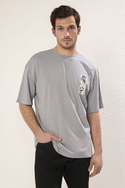 TRENDYOL MAN Lacivert Oversize/Genis Kesim K?sa Kollu Sanat Bask?l? 100% Pamuklu T-Shirt TMNSS21TS3559