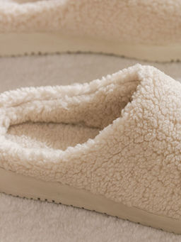 Kad?n Pel?? Ev Terli?i