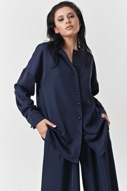 Костюм нарядный из струящейся атласной ткани темно-синий