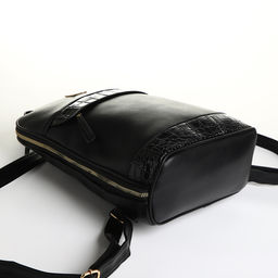 Рюкзак женский городской Astrael на молнии, чёрный