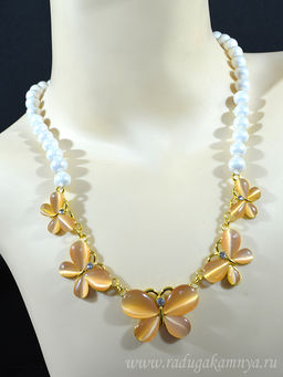 Бусы из майорки белой, подвеска Бабочки из кошачьего глаза цв.серый, 52см - Радуга камня фото 2