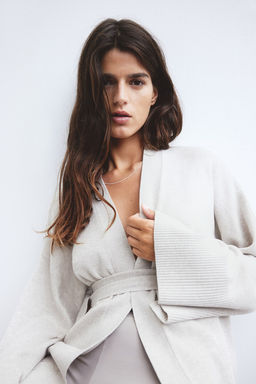 Cardigan de punto fino con cinturon de anudar