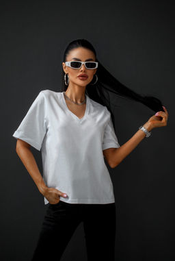 Футболка оверсайз с вырезом
NEW