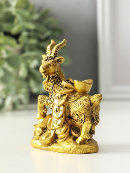 Нэцкэ полистоун "Козёл с китайскими монетами и золотыми слитками" бронза 4,2х7х9,4 см