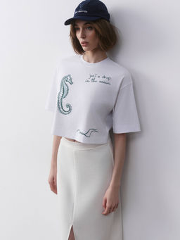 CONTE LD 2715 Укороченная футболка из хлопка с рисунком white-sea horse - Conte elegant фото 3