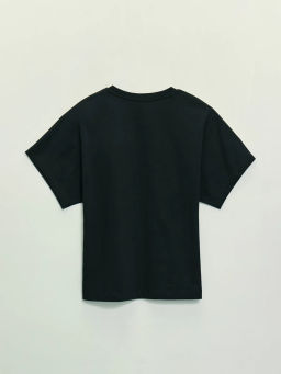 Футболка с брошью из перьев / Zarina