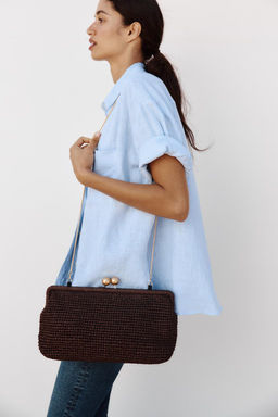 WOVEN CLUTCH