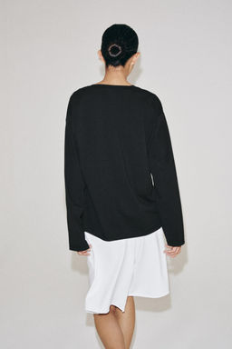 CAMISETA ESCOTE PICO ALGOD?N / Negro - Zara фото 3
