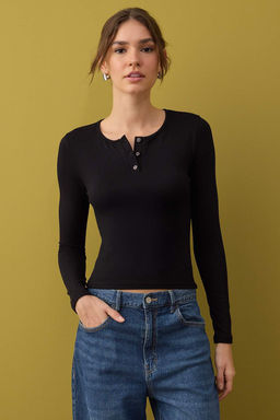 Ekru Fitted/Vucuda Oturan Bisiklet Yaka Dugmeli Orme Bluz TWOAW26BZ00140