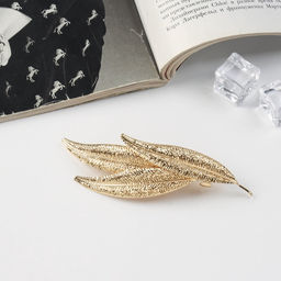 Цена за 2 шт. Заколка - автомат для волос «Либерти», узкие листочки, 11 см, золото