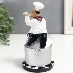 Фигурка полистоун «Повар на кастрюле: снимает пробу», 18.3×9×9.3 см