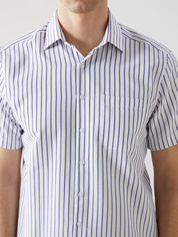 Regular Fit K?sa Kollu ?izgili Erkek G?mlek