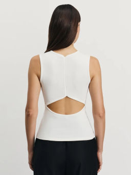 Топ с декоративным вырезом на спине / Zarina