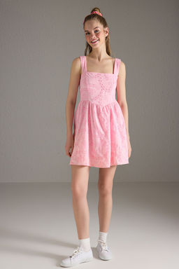 TRENDYOLMILLA Sar? Etegi Belden Ac?lan Mini Brode Dokuma Elbise TWOSS25EL00448  фото 2