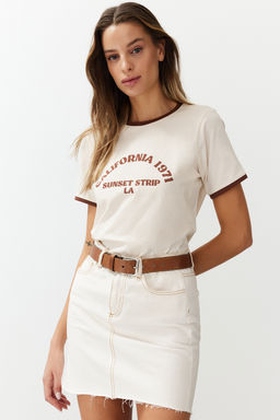 TRENDYOLMILLA Ekru %100 Pamuk Slogan Bask?l? Kontrast Biye Detayl? Orme T-Shirt TWOSS24TS00105  фото 9