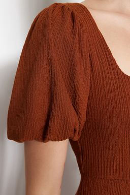 TRENDYOLMILLA Siyah Kare Yaka Balon Kol A-Line Y?rtmac Detayl? Burumcuk/Dokulu Midi Orme Elbise TWOSS23EL01533  фото 13