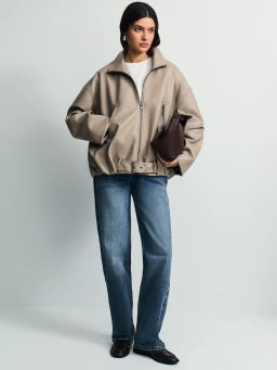 Куртка-бомбер из искусственной кожи с ремнем / Zarina  фото 3