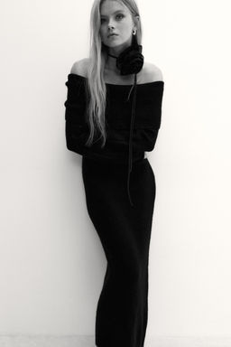 Vestido off-the-shoulder en punto fino