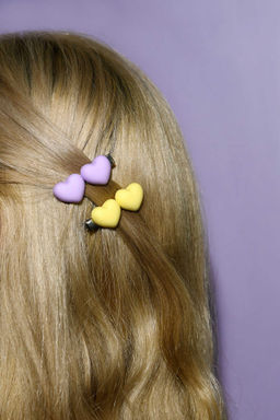 Набор заколок для волос зажим, арт. 71785 / 10 СЕРДЕЧКИ (в наборе: 2шт., 4 см, черный металл, полиметилметакрилат, цвет: жёлтый, сиреневый, подложка из мелованного картона + ПЭТ-пакет с европодвесом)
