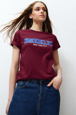 TRENDYOLMILLA Bordo %100 Pamuk Slogan Bask?l? Regular/Normal Kesim Orme T-Shirt TWOSS24TS00138  фото 2