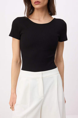 Siyah Vucuda Oturan K?sa Kollu C?tc?tl? Fitilli Esnek Orme Body TWOSS26BD00027 - Trendyolmilla фото 3