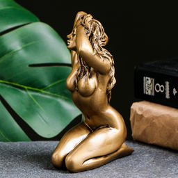 Фигурка полистоун «Девушка на коленях», под золото, 10×6×15 см