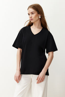 Siyah %100 Pamuk Boyfriend V Yaka Orme T-Shirt TWOSS23TS00003