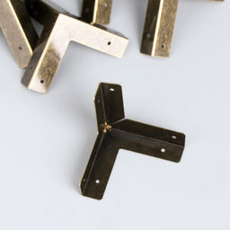 Цена за 2 шт. Уголок (накладка) для шкатулок металл набор 10 шт 3х3х3 см