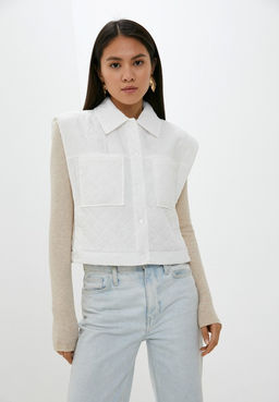 Белый стеганый жилет