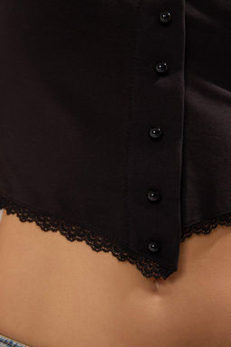 Trendyolmilla Siyah Fitted/Vucuda Oturan Crop Dantel Detayl? Esnek Orme Bluz TWOSS25BZ00547