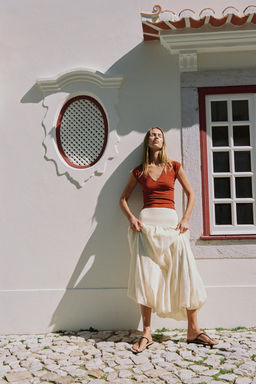 CAMISETA ESCOTE PICO / Rojo / Naranja