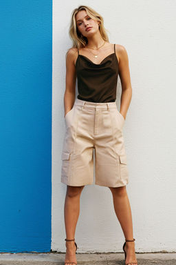 TRENDYOLMILLA Bej Yuksek Bel Kargo Cepli Bermuda Sort Dokuma Sort & Bermuda TWOSS25SR00009
