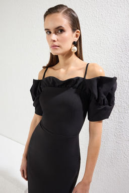 TRENDYOLMILLA Siyah Carmen Yaka Dokuma S?k Elbise TPRSS25EL00087