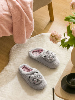 Kedi Nak??l? Kad?n Ev Terli?i