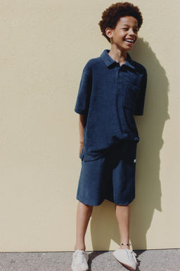 CONJUNTO POLO Y BERMUDA EFECTO TOALLA / Azul