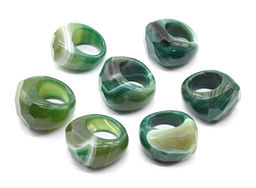 Крупный перстень из Агата цвет зеленый