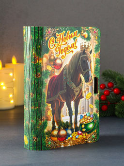 Новогодняя деревянная шкатулка-книга «Конь в мантии с короной: С Новым годом!», для подарков,19×13×5 см