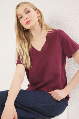 Bordo %100 Suprem V Yaka K?sa Kol Regular/Basic Orme T-Shirt TWOSS25TS00005