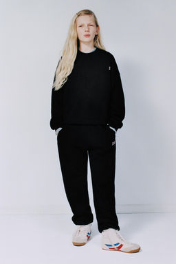 CONJUNTO SUDADERA Y PANTAL?N FELPA TEXTO / Negro