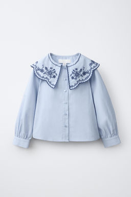 CAMISA CUELLO BOBO BORDADO / Azul claro