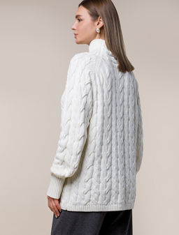 Удлиненный свитер фактурной вязки с узором косы - Vilatte фото 4
