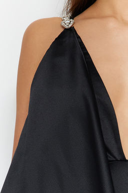 Siyah Tas Ask? Detayl? V Yaka Uzun Gece Abiye Elbise TPRSS23AE00220 - Trendyolmilla фото 6