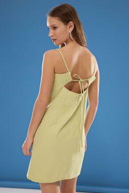 TRENDYOLMILLA Pembe Vucuda Oturan S?rt? Pencere/Cut Out Detay Dokuma Keten Gorunumlu Elbise TWOSS23EL01022