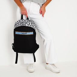 Рюкзак школьный текстильный Awesome, 46×30×10 см, вертикальный карман, чёрный