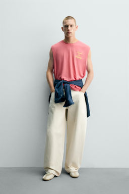 CAMISETA TANK RELAXED FIT TEXTOS ESTAMPADOS / Rosa fl?or