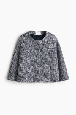Chaqueta texturizada estilo capa
