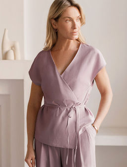 Жилет на запАх с поясом из плотного лиоцелла