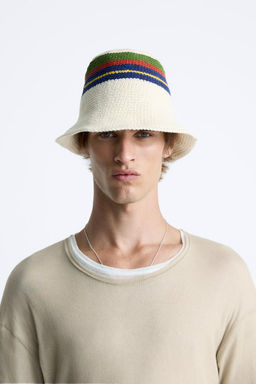 CROCHET HAT WITH STRIPES